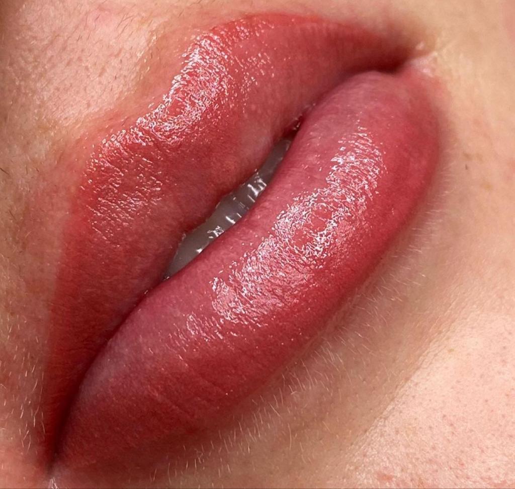 Trucco semipermanente labbra